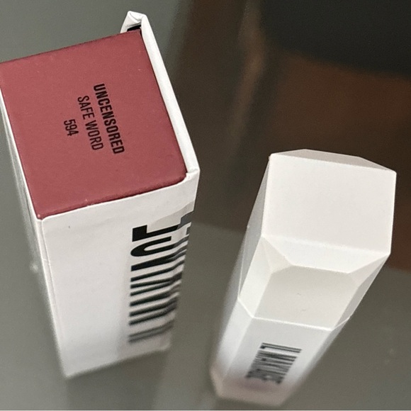 IL MAKIAGE Uncensored Lip Plumper - Soft Pink - Picture 2 of 3